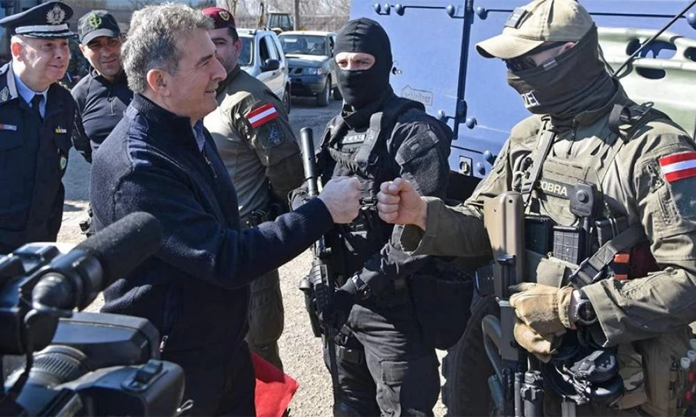 Στο Μαξίμου Παναγιωτόπουλος-Δένδιας - Χρυσοχοΐδης: ''Χρειάζεται διαρκής επαγρύπνηση''